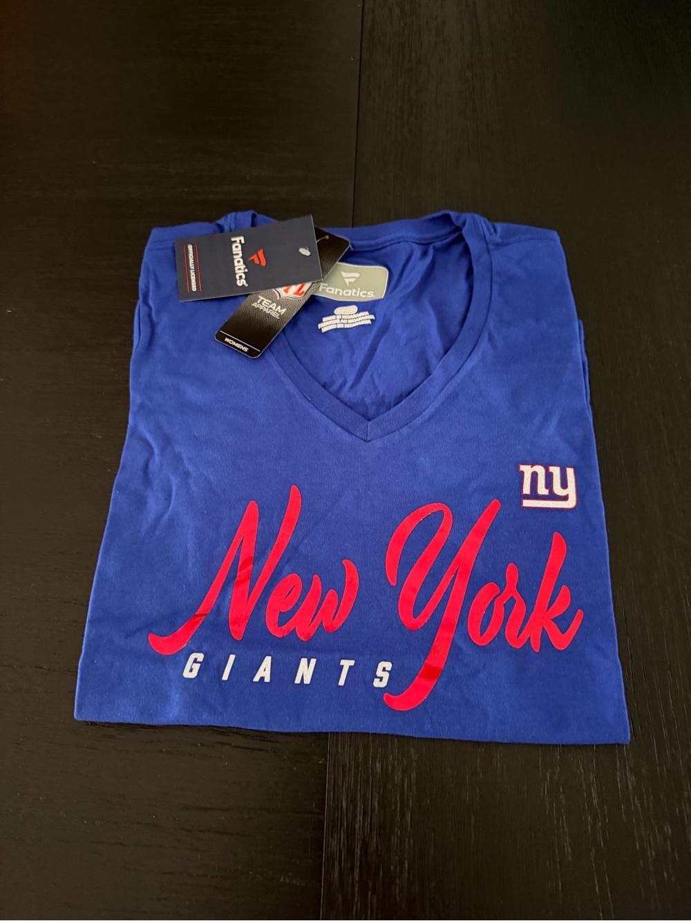 Team Apparel Blue V-Neck "New York Giants" Graphic Tee